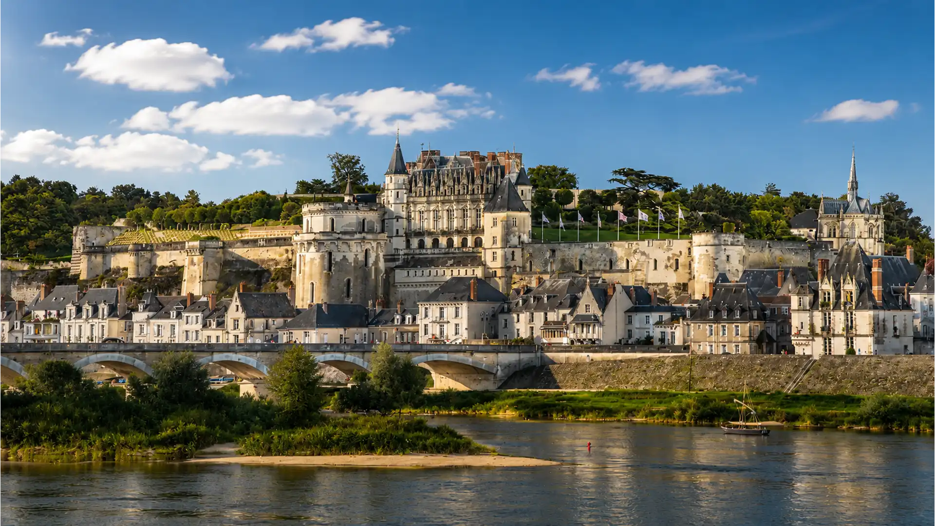Château d'Amboise над рекой Луара